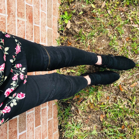 Zara Denim - Zara Basic Black Cropped Skinny Pants